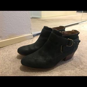 Clark’s woman’s ankle boots